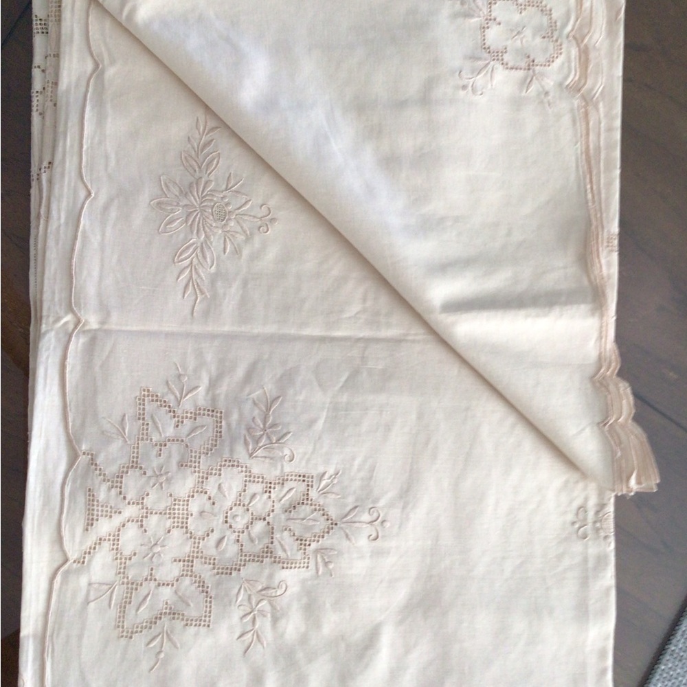 Vintage Italian Tablecloth Embroidered with 12 napkins.Never used.
